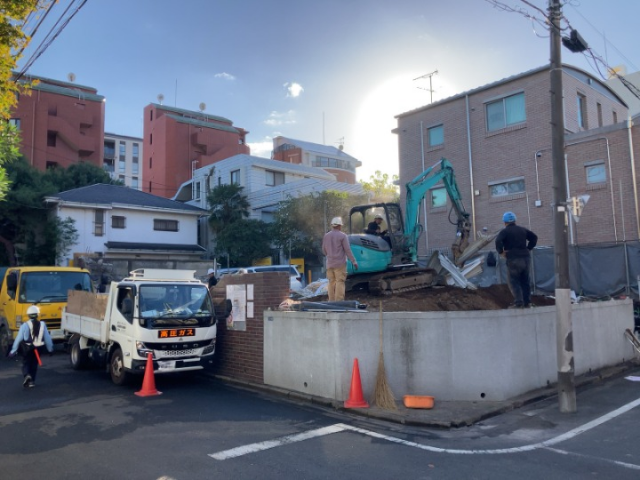 木造2階建て解体工事(東京都渋谷区大山町)工事中の様子です。